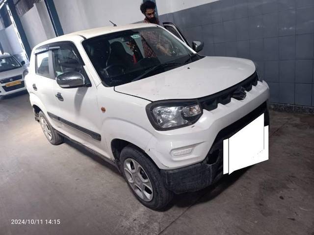 https://images10.gaadi.com/usedcar_image/4328007/original/processed_b2c5e597-d816-4ab7-8317-2c2440dd1c5b.jpg?imwidth=6401