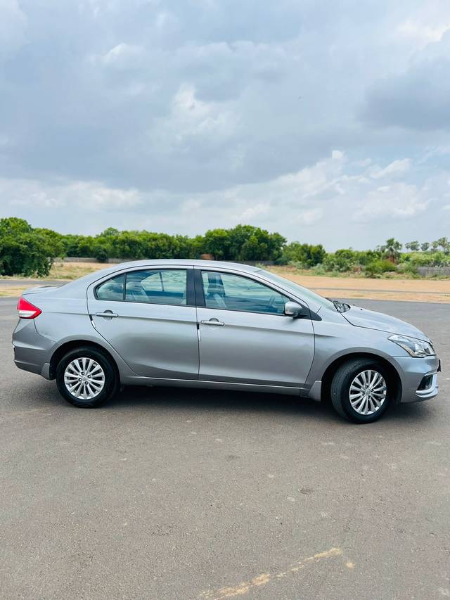 https://images10.gaadi.com/usedcar_image/4328145/original/4a9e0f373d8430a0fa441c652977d6d2.jpeg?imwidth=6401