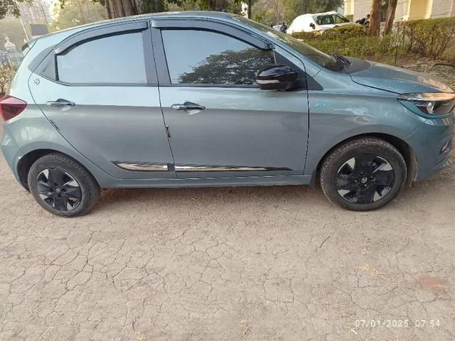 https://images10.gaadi.com/usedcar_image/4328151/original/processed_e929a33b-3c05-4f2e-86ef-336f2b52569c.jpg?imwidth=6402