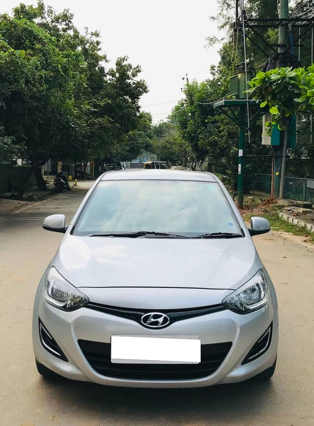 https://images10.gaadi.com/usedcar_image/4328154/original/processed_57b866f9b564a45f2201087dbf3c9cf7.jpeg?imwidth=6400