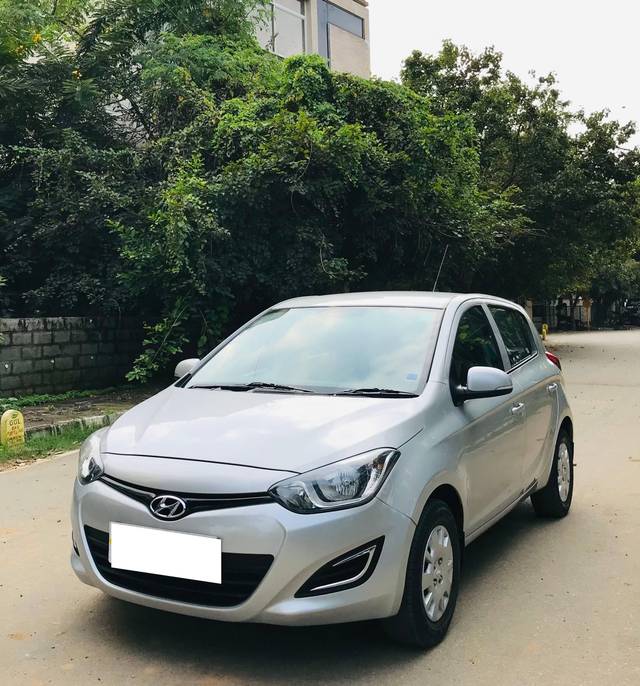 https://images10.gaadi.com/usedcar_image/4328154/original/processed_b0729887141475ddb8c7435a963d9119.jpeg?imwidth=6402