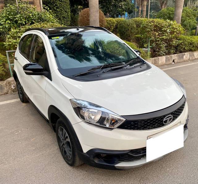 https://images10.gaadi.com/usedcar_image/4328239/original/processed_31e19cdffa51bfab32c649ea673d670e.jpg?imwidth=6401