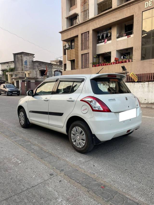 https://images10.gaadi.com/usedcar_image/4328437/original/processed_188f2ab874abb6431fd272df98b9ff4d.jpg?imwidth=6402