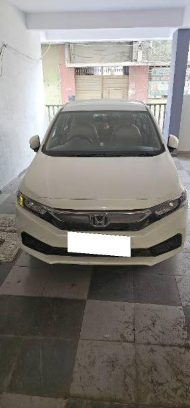 https://images10.gaadi.com/usedcar_image/4328459/original/processed_72da6d45-2e90-4406-a4af-252029d98004.jpg?imwidth=6401