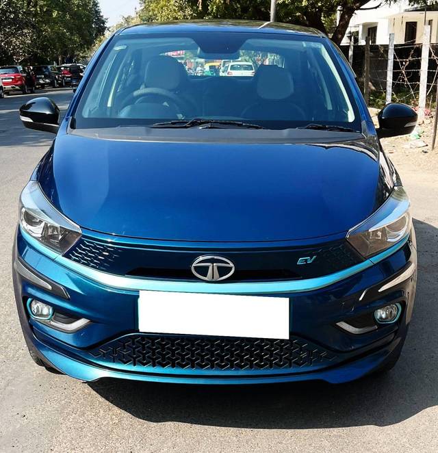 https://images10.gaadi.com/usedcar_image/4328543/original/processed_5922d9dbcb4454312ffdb61603f80c74.jpg?imwidth=6402