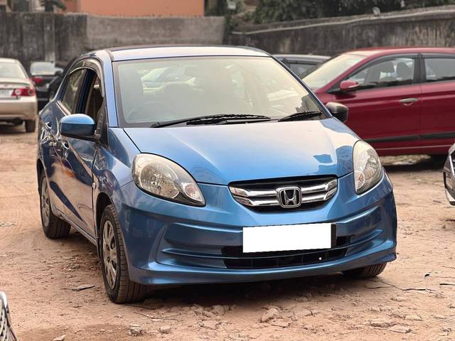 https://images10.gaadi.com/usedcar_image/4328613/original/processed_cac7d695a664c6aa353d7dbbeccff7a1.jpg?imwidth=6400