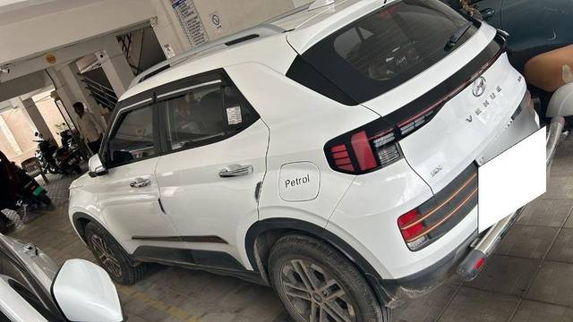 https://images10.gaadi.com/usedcar_image/4328622/original/a918801b47460e8ac0fe7c292f54c2d1.jpeg?imwidth=6402