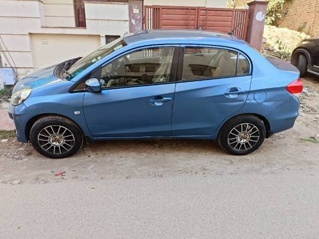 https://images10.gaadi.com/usedcar_image/4328624/original/24706f7a21fcf0a76f348200c35d0e07.jpg?imwidth=6402