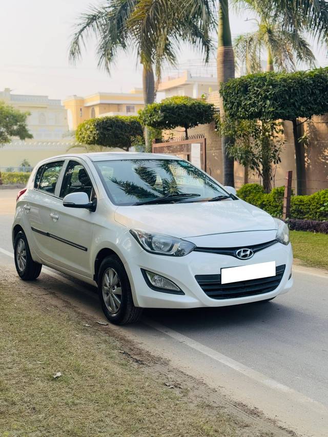 https://images10.gaadi.com/usedcar_image/4328636/original/processed_4f0b487e3917c2484b63a78df9cc7a0e.jpg?imwidth=6400