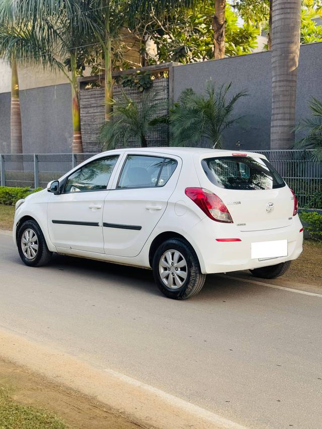 https://images10.gaadi.com/usedcar_image/4328636/original/processed_d424517e89cee096e8f3668190ff7959.jpg?imwidth=6402