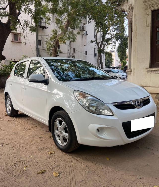 https://images10.gaadi.com/usedcar_image/4328656/original/processed_543d921c99259d73f2380f3b2ac9e876.jpg?imwidth=6400