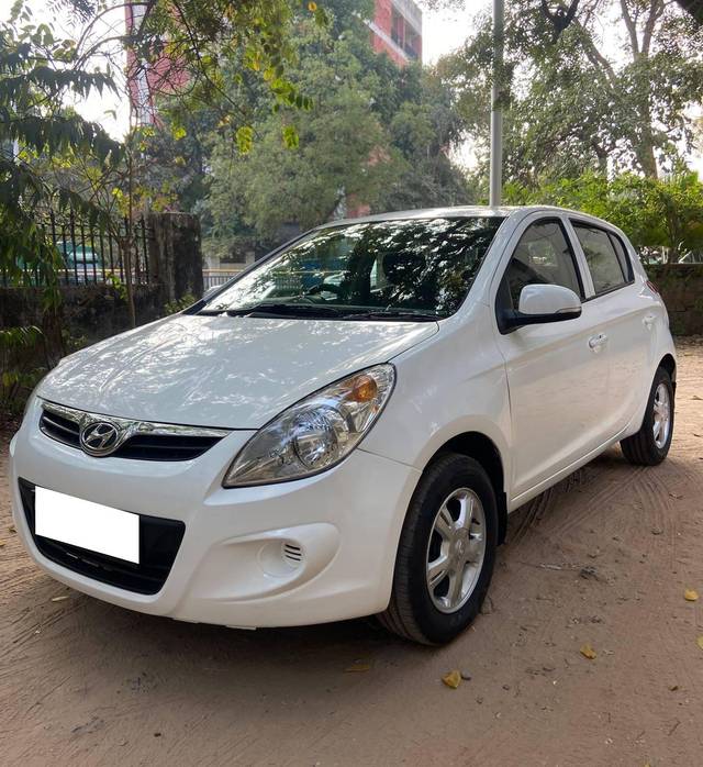 https://images10.gaadi.com/usedcar_image/4328656/original/processed_de3781cc914d6df485cfcead10757de0.jpg?imwidth=6402