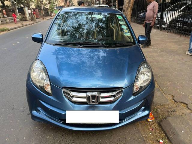 https://images10.gaadi.com/usedcar_image/4328693/original/processed_7c7716cbfba48b8ff2f0273b544b8fa8.jpg?imwidth=6400