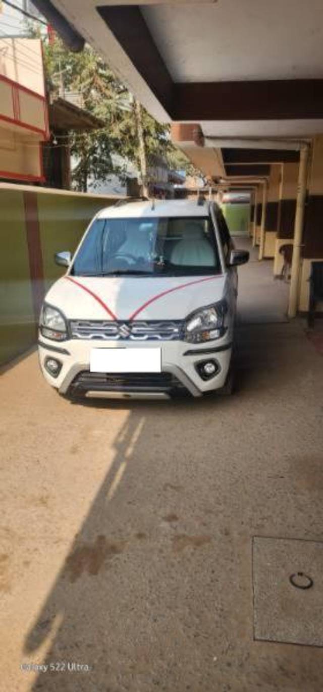 https://images10.gaadi.com/usedcar_image/4328709/original/processed_dfaee84f-6339-445d-82e4-648f61d575a9.jpg?imwidth=6400