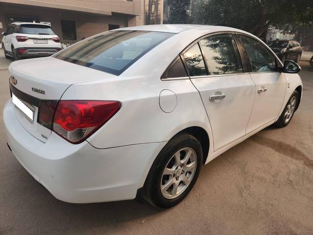 https://images10.gaadi.com/usedcar_image/4328721/original/processed_02f5f55ec41f59a16d072556f6ab9024.jpg?imwidth=6401