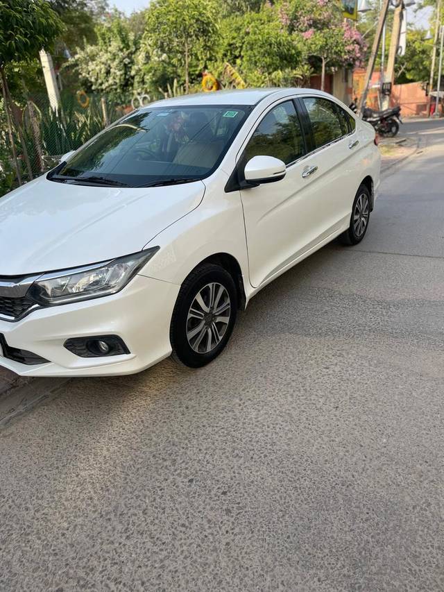 https://images10.gaadi.com/usedcar_image/4328738/original/0d771ecef3a1a6f41190d3fde4bab813.jpg?imwidth=6400