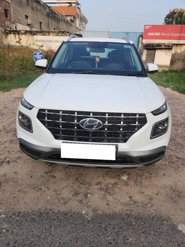 https://images10.gaadi.com/usedcar_image/4328749/original/processed_e0c2038d7523676da312a6a77cb8b189.jpg?imwidth=6400