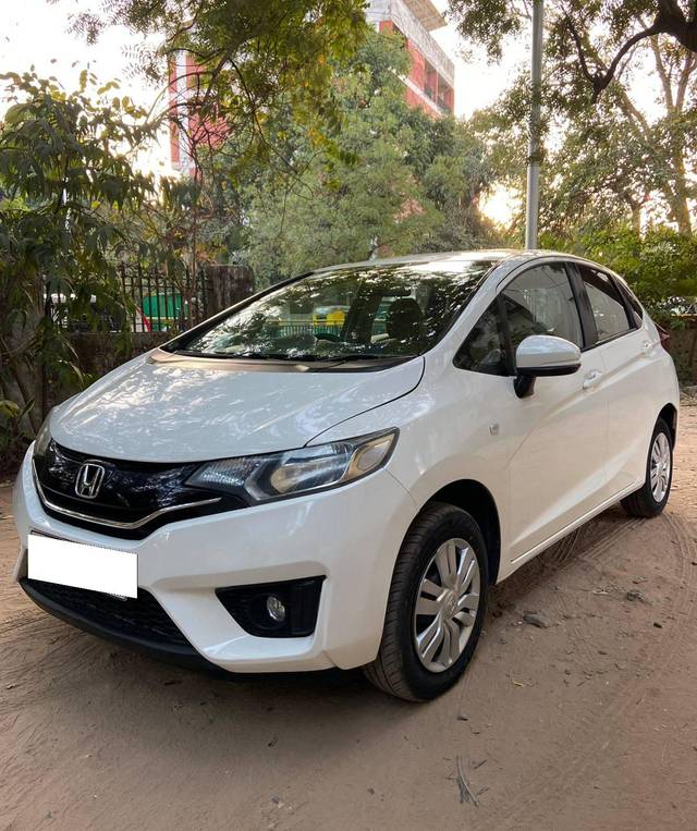 https://images10.gaadi.com/usedcar_image/4328762/original/processed_1730aa7d3e5a3b2468a0cf971d0daf79.jpg?imwidth=6402