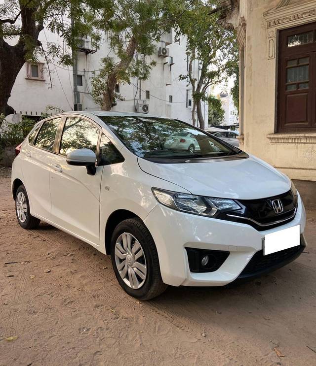 https://images10.gaadi.com/usedcar_image/4328762/original/processed_9ed62a7a465d54ebb165e6d4d75591fa.jpg?imwidth=6400