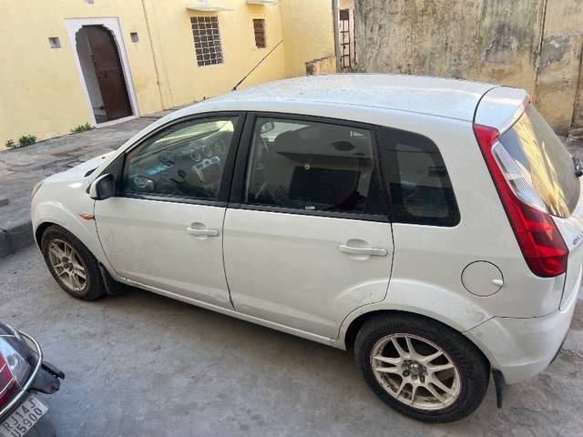 https://images10.gaadi.com/usedcar_image/4328777/original/dd2b945bec80054f493fd509c5f99907.jpg?imwidth=6402