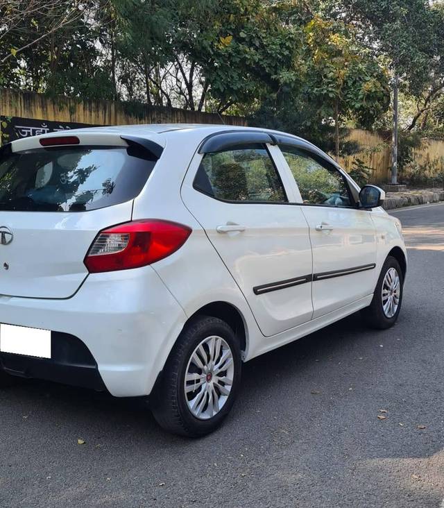 https://images10.gaadi.com/usedcar_image/4328785/original/processed_f747215035929b5dcfbcd0733b20d66a.jpg?imwidth=6402