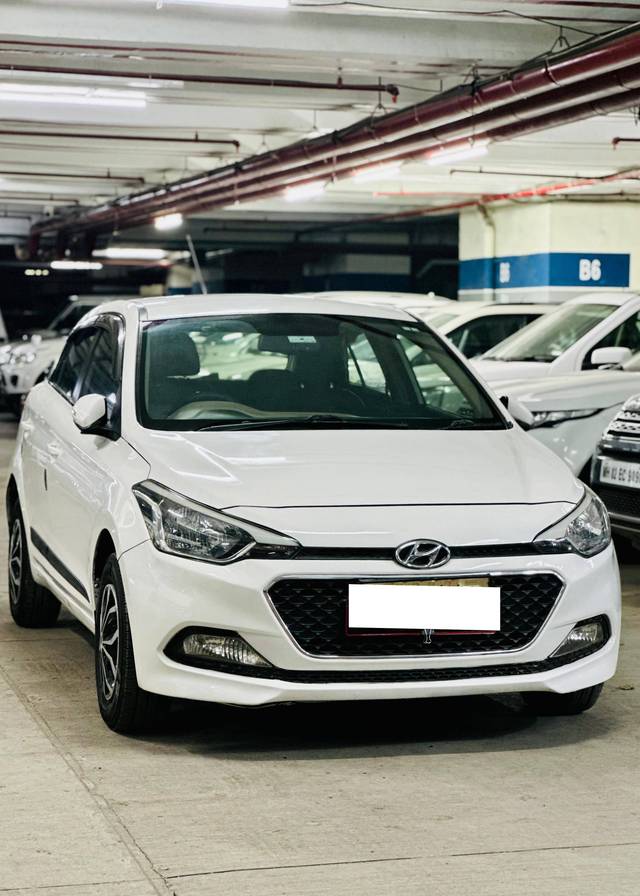 https://images10.gaadi.com/usedcar_image/4328809/original/processed_d67e269fa5512a4404810d03e1e39cf3.jpg?imwidth=6400