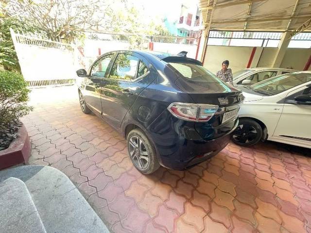 https://images10.gaadi.com/usedcar_image/4328825/original/processed_fbf8588b-5ce4-4a87-bf2f-39d1d4354306.jpg?imwidth=6402