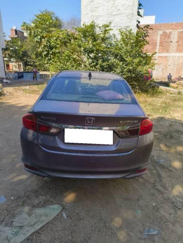 https://images10.gaadi.com/usedcar_image/4328832/original/processed_811a2b68-ed4b-4f61-b4a6-b7d739aab740.jpg?imwidth=6402