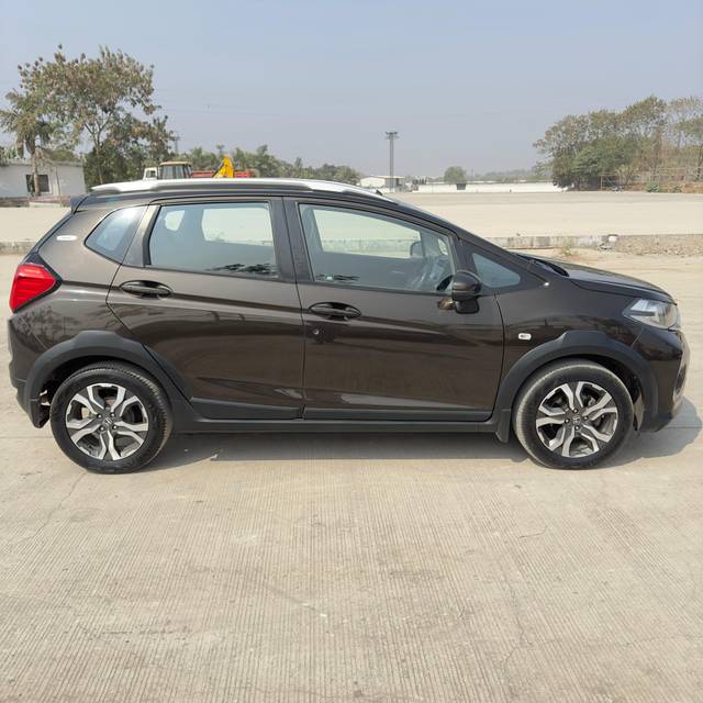 https://images10.gaadi.com/usedcar_image/4328855/original/1b2d0037ef46a226bba996d8a42fa68f.jpg?imwidth=6401