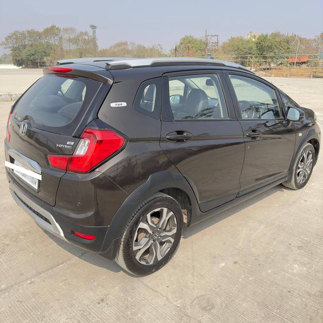 https://images10.gaadi.com/usedcar_image/4328855/original/processed_b6e732153aa736c7e0820bf2a35f3543.jpg?imwidth=6402