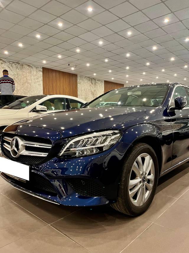 https://images10.gaadi.com/usedcar_image/4328886/original/processed_9c482dca74c041a9eb224d39bf367890.jpg?imwidth=6402