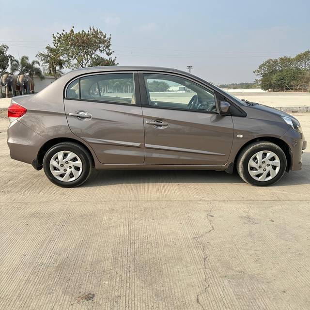 https://images10.gaadi.com/usedcar_image/4328889/original/fdd6640fbaac15955606d8d9f5c039b9.jpg?imwidth=6401