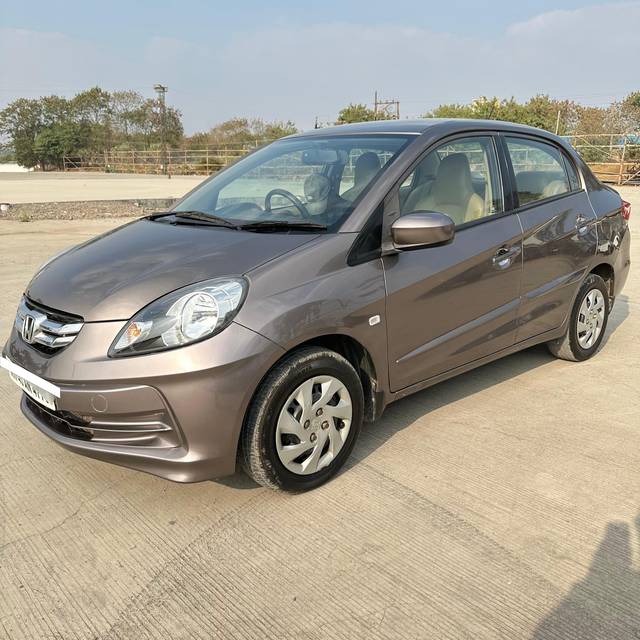 https://images10.gaadi.com/usedcar_image/4328889/original/processed_d3908863645b1779dabba5fd9222759b.jpg?imwidth=6400