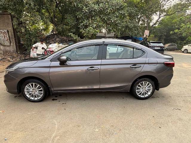 https://images10.gaadi.com/usedcar_image/4328910/original/8805b547d3675df70fca1f19c9086172.jpg?imwidth=6402