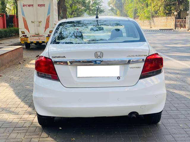 https://images10.gaadi.com/usedcar_image/4328968/original/processed_648720275da8ed8b2aaa35b95cbc1309.jpg?imwidth=6402