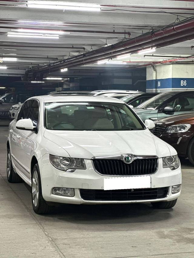 https://images10.gaadi.com/usedcar_image/4328979/original/processed_a6cf9bbcf91c7301ee7e75f8d03506f9.jpg?imwidth=6400