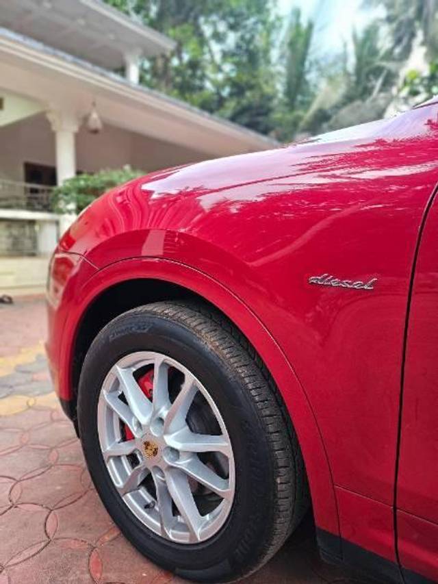 https://images10.gaadi.com/usedcar_image/4328998/original/processed_c92ec001-1741-4713-a63e-0da46ea9ba96.jpg?imwidth=6402