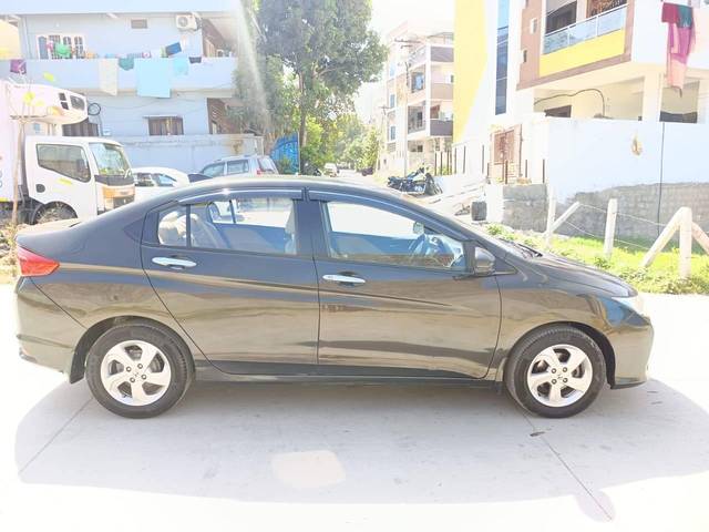 https://images10.gaadi.com/usedcar_image/4329011/original/processed_0aa57a3f479f7e80b3b66438dff113d2.jpg?imwidth=6401