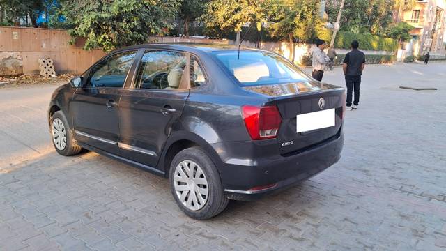 https://images10.gaadi.com/usedcar_image/4329045/original/processed_14ff0193f01be09f363dac4c9f06ba49.jpg?imwidth=6402