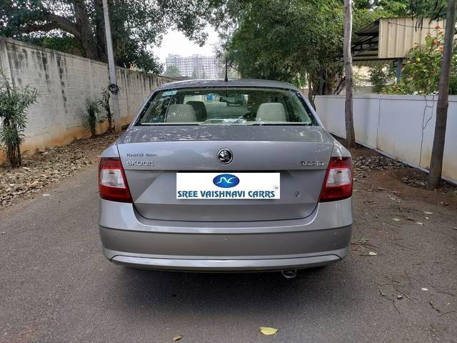 https://images10.gaadi.com/usedcar_image/4329070/original/processed_393be8b8a79bc407aad6b5a4317aaa24.jpg?imwidth=6402