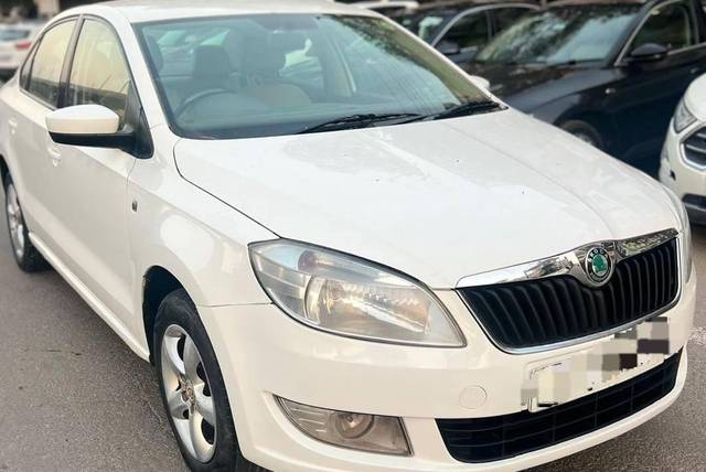 https://images10.gaadi.com/usedcar_image/4329081/original/processed_a2b056115e8cf282341df830a26ab813.jpg?imwidth=6400