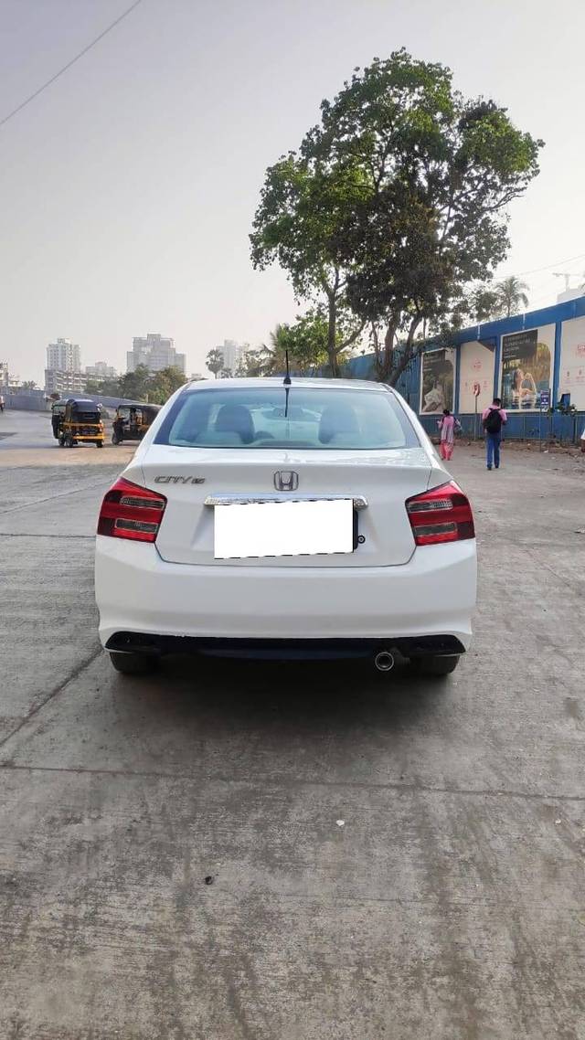 https://images10.gaadi.com/usedcar_image/4329139/original/processed_1650570a42f04f9630de2afecc11904e.jpg?imwidth=6402