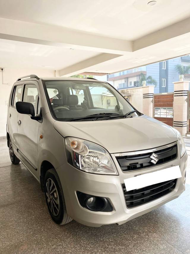 https://images10.gaadi.com/usedcar_image/4329371/original/processed_68ee17aa-b5e4-4fe6-96b7-f73300e30036.jpeg?imwidth=6400