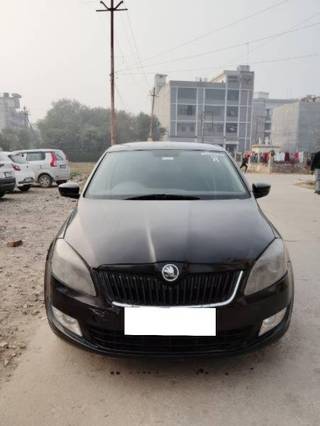 Skoda Rapid 2011-2014 Skoda Rapid 1.6 TDI Elegance