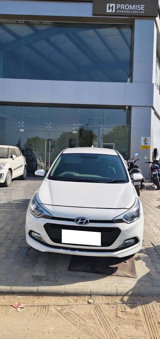 https://images10.gaadi.com/usedcar_image/4329601/original/processed_a090356b9ffc0ab9d1cf70179a0679ff.jpg?imwidth=6400