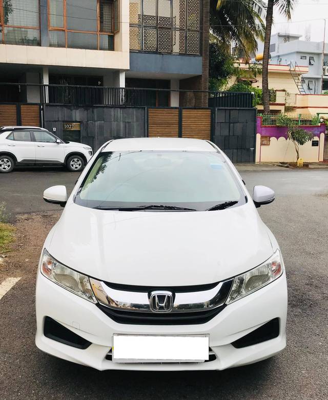 https://images10.gaadi.com/usedcar_image/4329607/original/processed_1f3d7ff015dfcf2449e255b2e6259d17.jpg?imwidth=6400