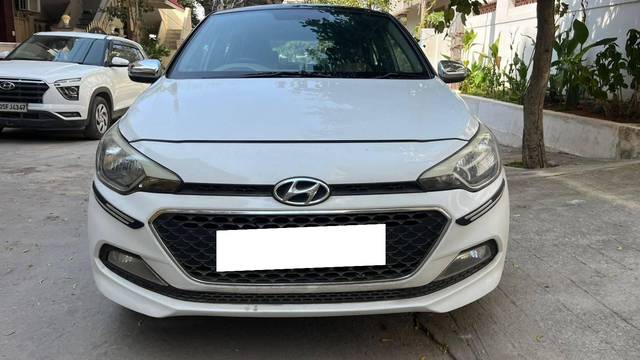 https://images10.gaadi.com/usedcar_image/4329654/original/processed_87f1285d17cd52407acd47442a73a22e.jpg?imwidth=6400