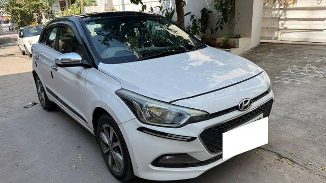 https://images10.gaadi.com/usedcar_image/4329654/original/processed_ad53733b0b41c832212c3146e66baf56.jpg?imwidth=6401