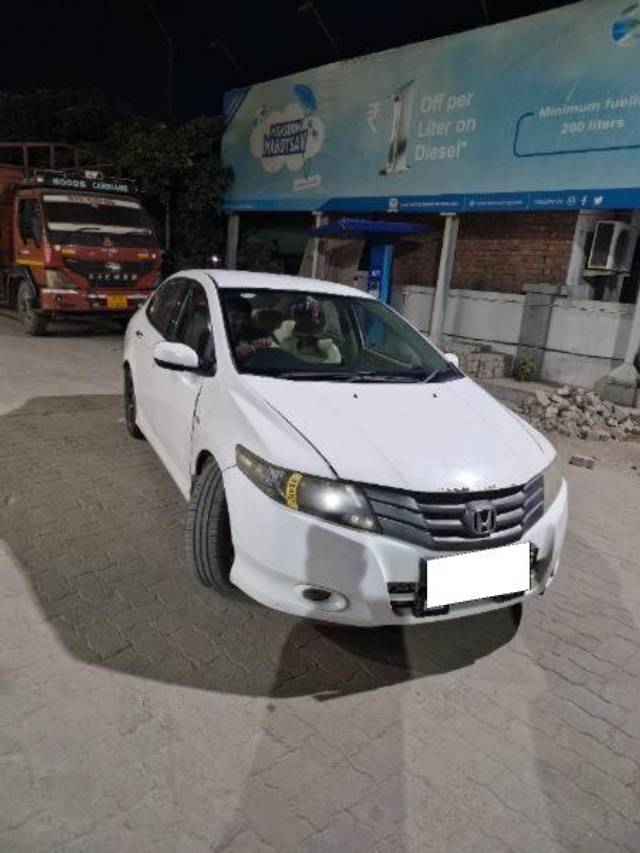 https://images10.gaadi.com/usedcar_image/4329675/original/processed_0e973e38-63b0-44d9-b47c-7a69cb7f1aab.jpg?imwidth=6400