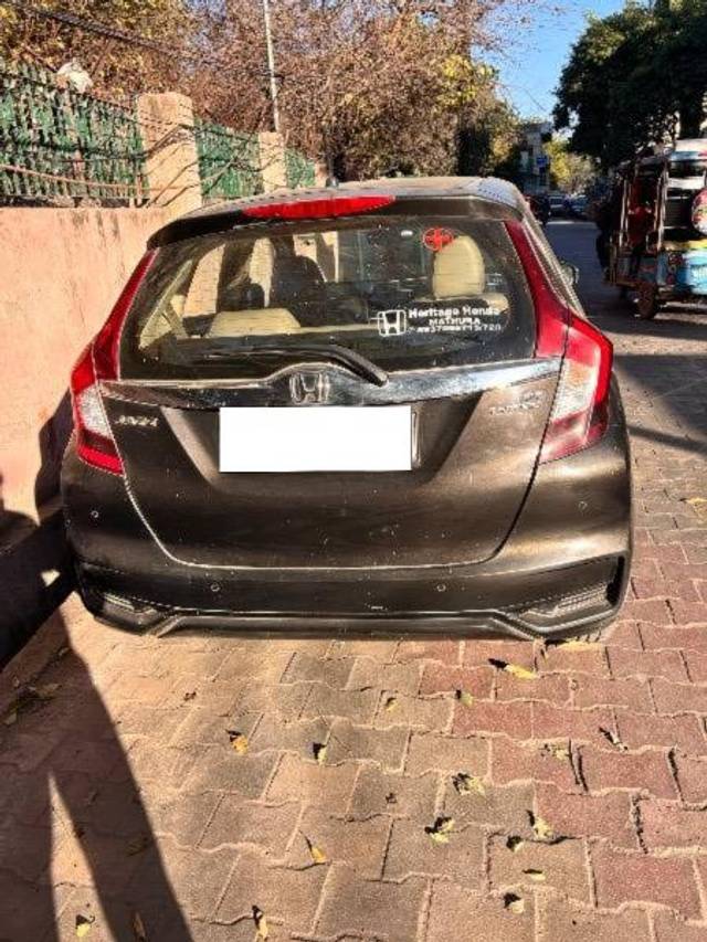 https://images10.gaadi.com/usedcar_image/4329719/original/processed_a88bb53a-4e7a-4a8f-98db-4b41cc861966.JPG?imwidth=6402